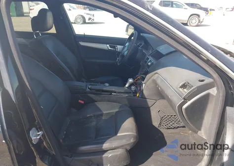 2008 Mercedes-Benz C 300 Luxury/Sport z USA, uszkodzony, nr VIN WDDGF54X78R016193